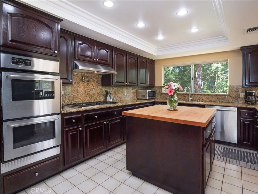 Located on one of the most prestigious streets in the Miraleste - photo 21