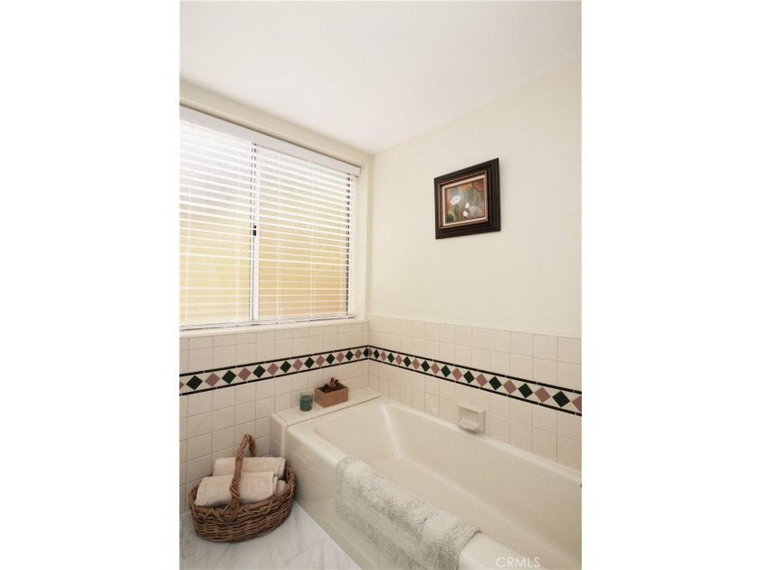 Located on one of the most prestigious streets in the Miraleste - photo 38