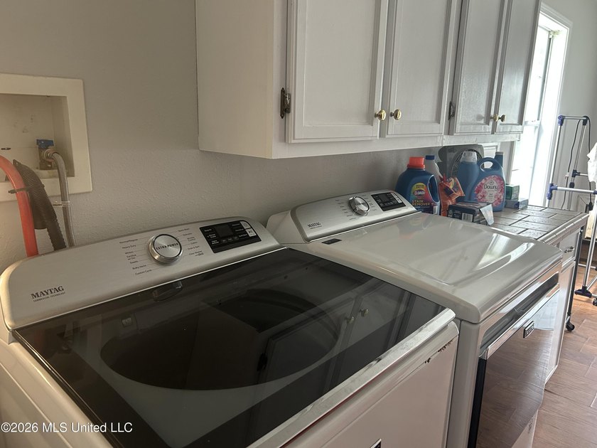 Beautifully maintained and updated home in high and dry area - photo 11