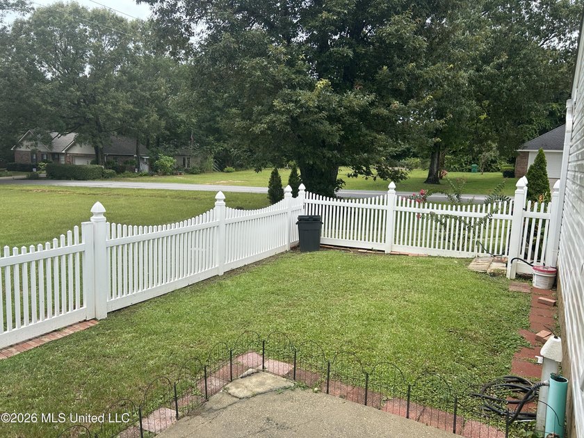 Beautifully maintained and updated home in high and dry area - photo 13