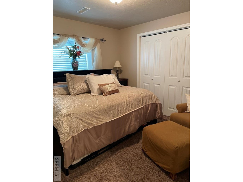 This 3132 sq ft 4 bedroom 3 bath Ranch style home with a walk - photo 44