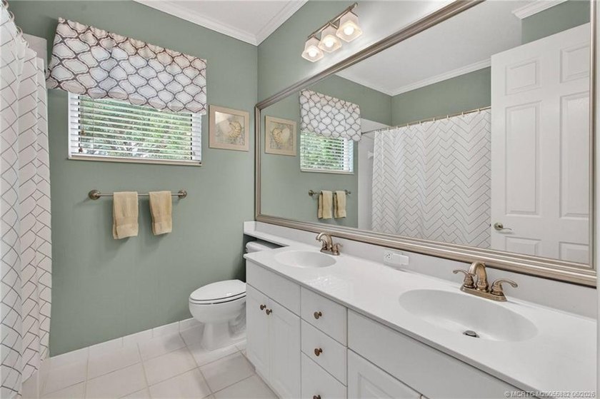 Lovely 4-bedroom, 3-bath, 3-car garage home in the prestigious - photo 16