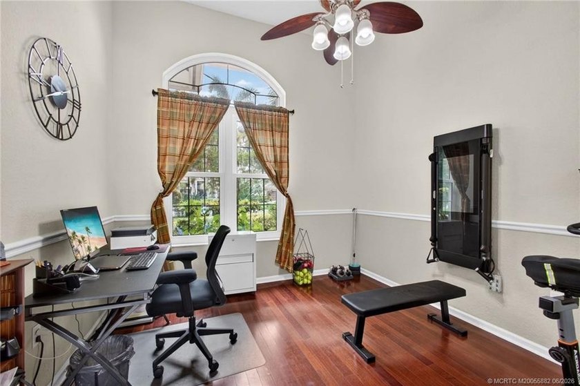 Lovely 4-bedroom, 3-bath, 3-car garage home in the prestigious - photo 18