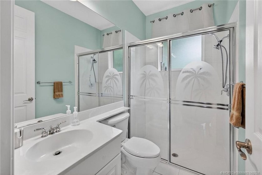 Lovely 4-bedroom, 3-bath, 3-car garage home in the prestigious - photo 19