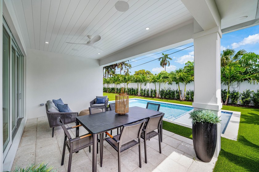 Welcome to this stunning Coastal Contemporary residence located - photo 25