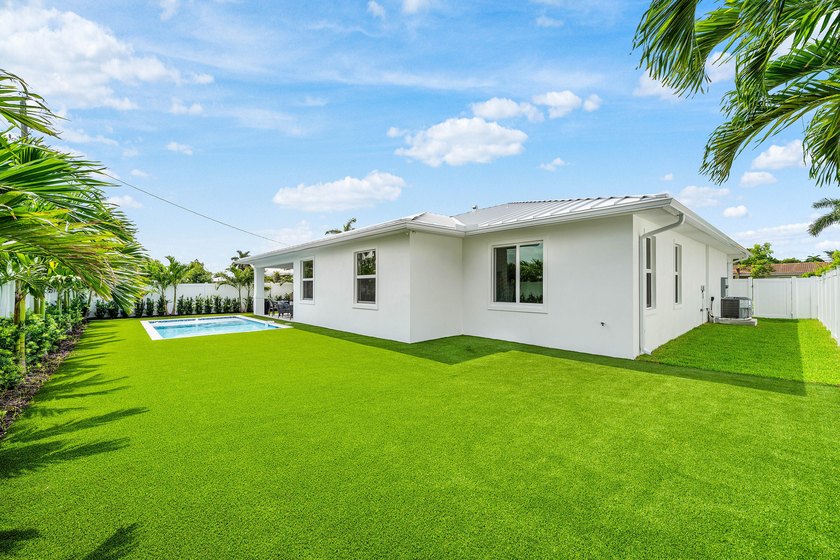 Welcome to this stunning Coastal Contemporary residence located - photo 27