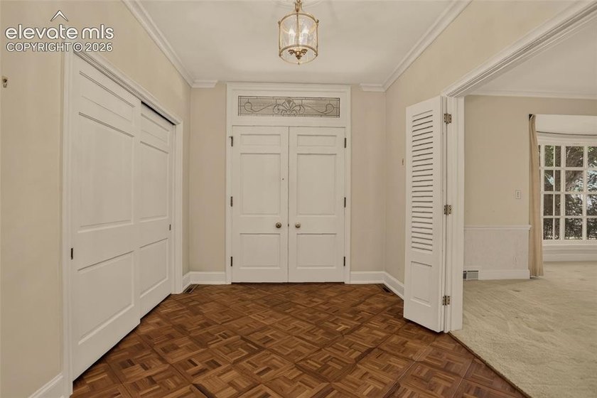 Lovingly preserved and timeless 1954 brick Colonial ranch on a - photo 5