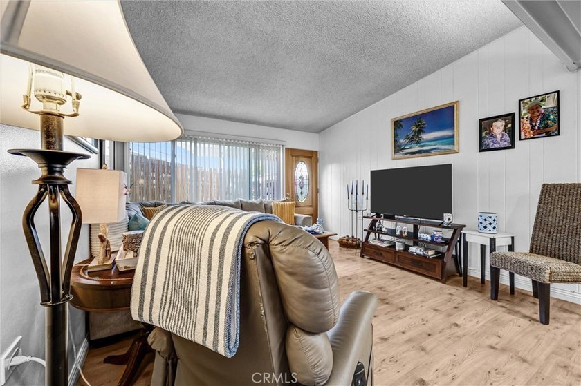 Discover a conveniently located end-unit residence in Mutual 1 - photo 10