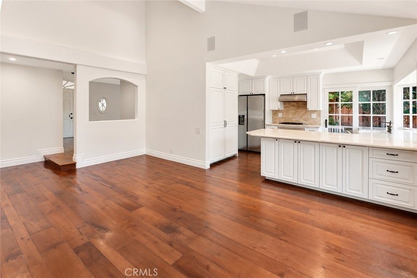 Welcome to 1807 Port Tiffin! This charming home offers high - photo 9