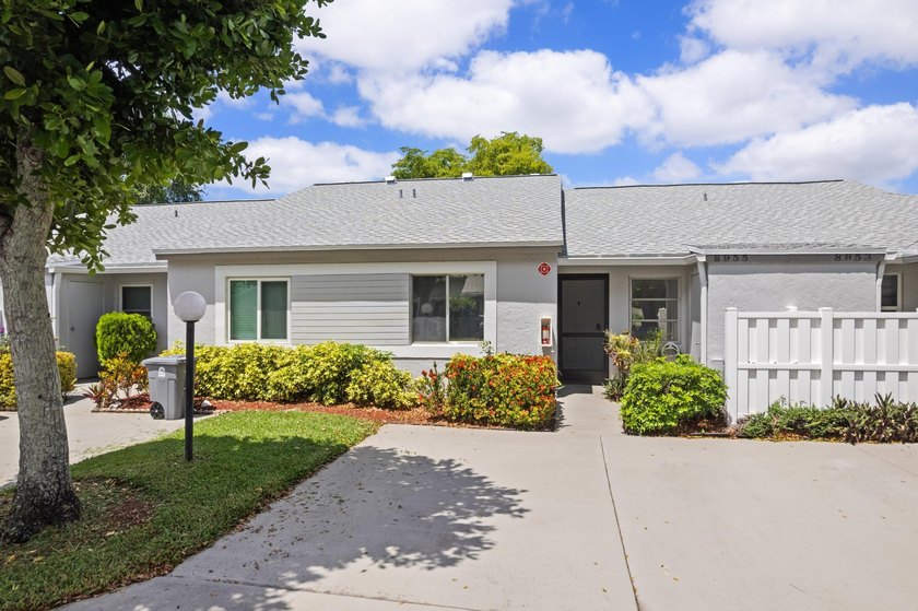 ABSOLUTELY GORGEOUS WATERFRONT VILLA | PRESTIGIOUS 55+ COMMUNITY - photo 20
