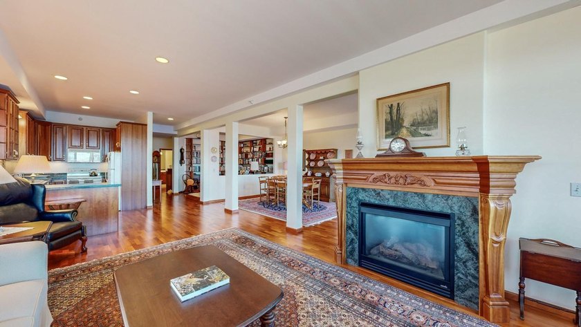 Make this fabulous lake-view condo yours today! Top floor - photo 22