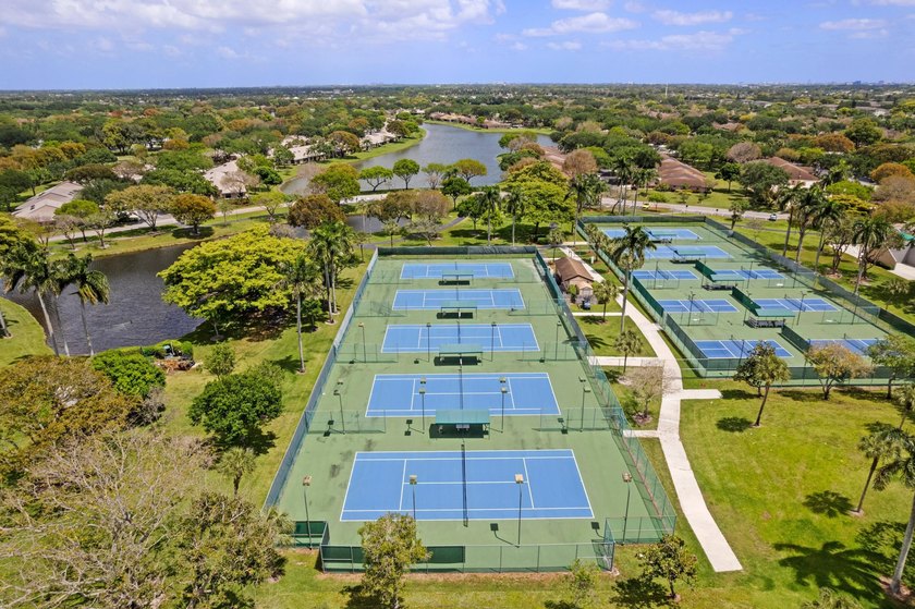 ABSOLUTELY GORGEOUS WATERFRONT VILLA | PRESTIGIOUS 55+ COMMUNITY - photo 23