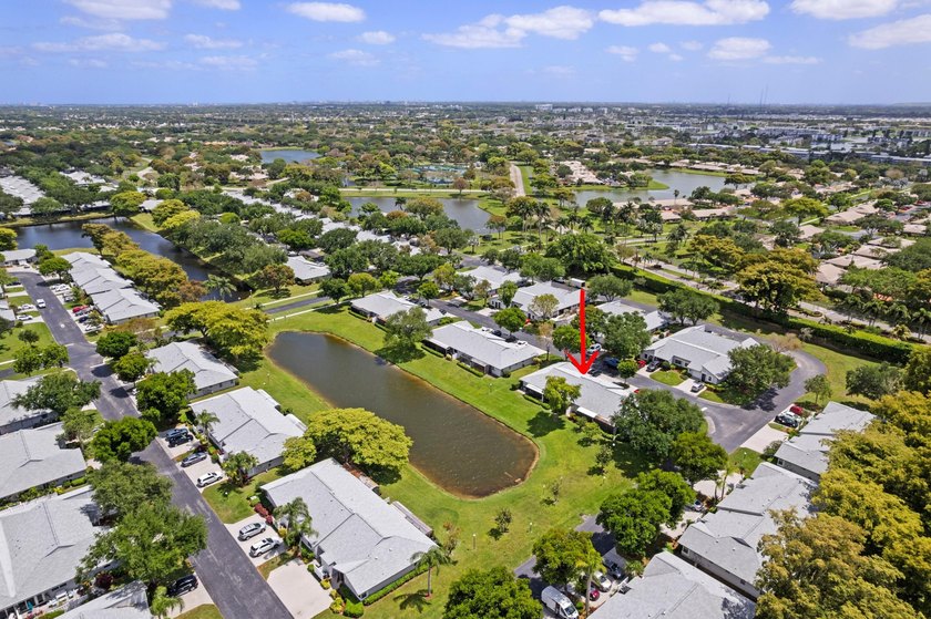 ABSOLUTELY GORGEOUS WATERFRONT VILLA | PRESTIGIOUS 55+ COMMUNITY - photo 24