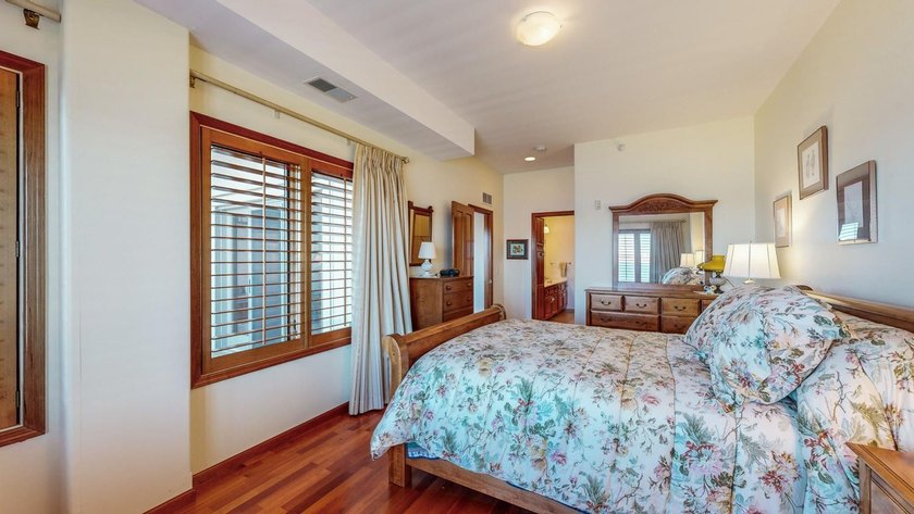 Make this fabulous lake-view condo yours today! Top floor - photo 24
