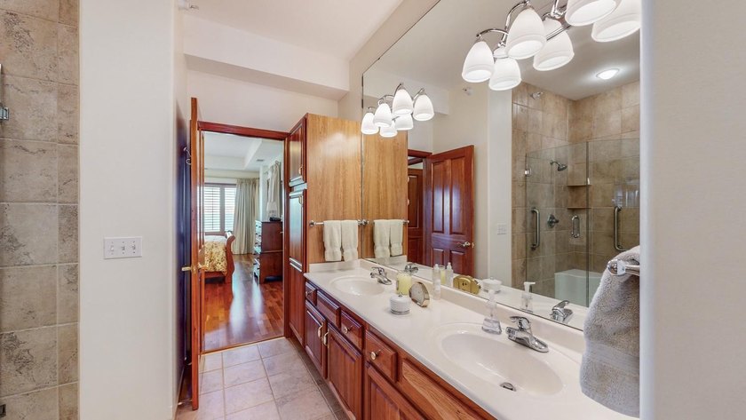 Make this fabulous lake-view condo yours today! Top floor - photo 25