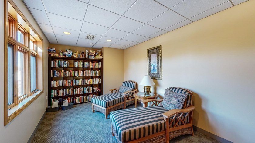 Make this fabulous lake-view condo yours today! Top floor - photo 29