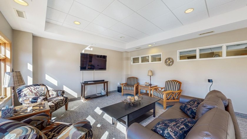 Make this fabulous lake-view condo yours today! Top floor - photo 32