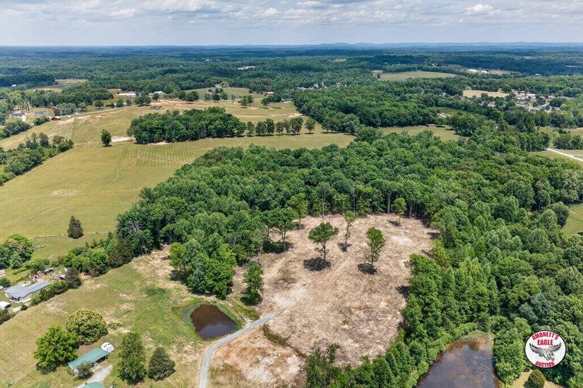 Positioned in a peaceful country setting near the city limits of - photo 8