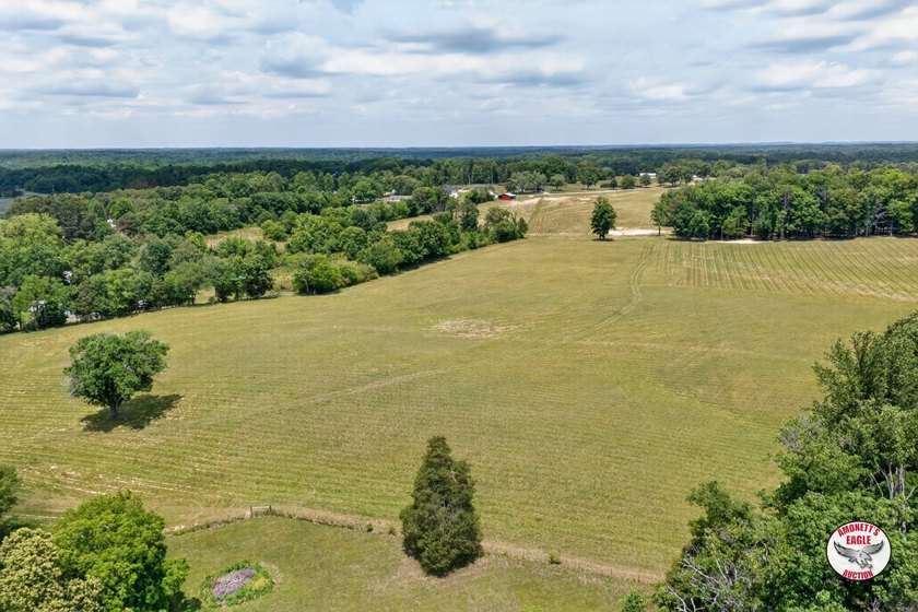 Positioned in a peaceful country setting near the city limits of - photo 10