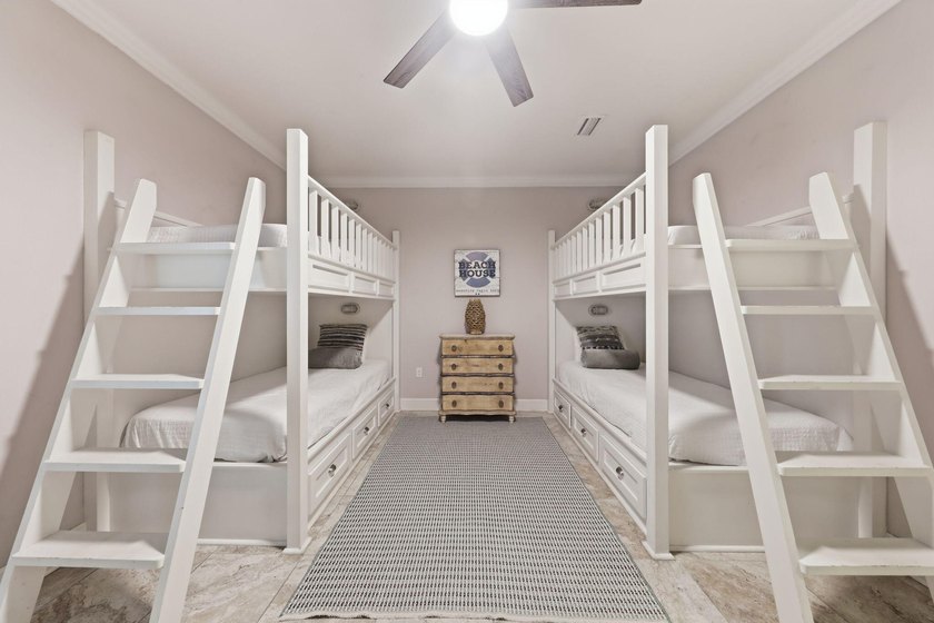 Welcome to Driftwood Townhomes, where coastal living and - photo 11