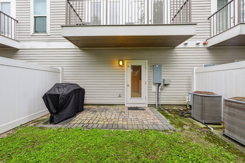 Welcome to Driftwood Townhomes, where coastal living and - photo 17