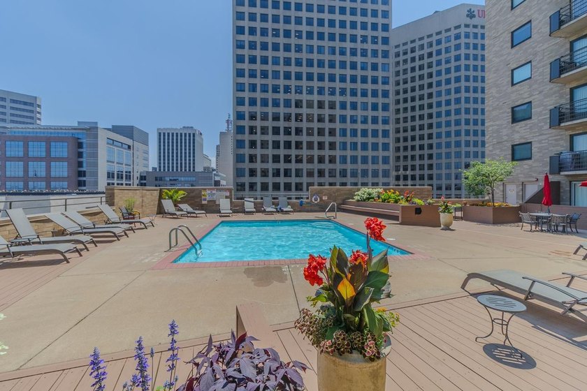 Soaring above the city on the 23rd floor, this refined 2-bedroom - photo 40