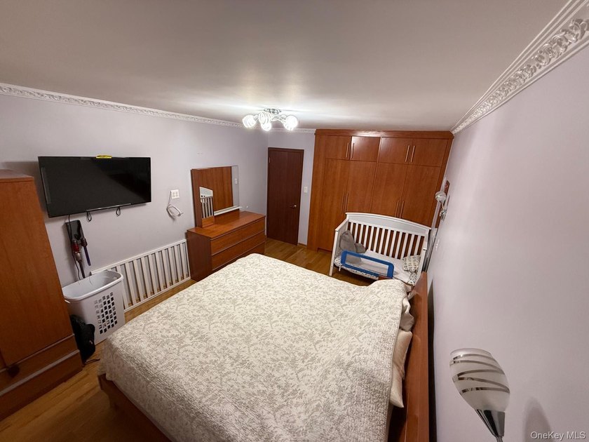 Located in a desirable Forest Hills co-op, this having presents - photo 6