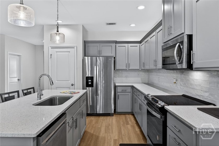 Almost new and waiting for you! four bedrooms? check, 2 baths - photo 12