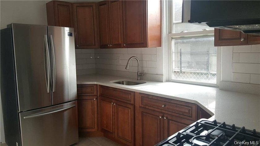 Large three family investment property. Two of the units are - photo 2