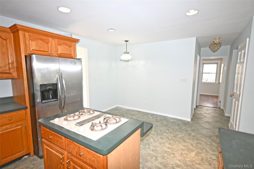 Spacious 4-Bedroom, 2-Bath Home in the Heart of Wantagh Welcome - photo 6