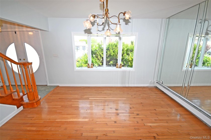 Spacious 4-Bedroom, 2-Bath Home in the Heart of Wantagh Welcome - photo 8