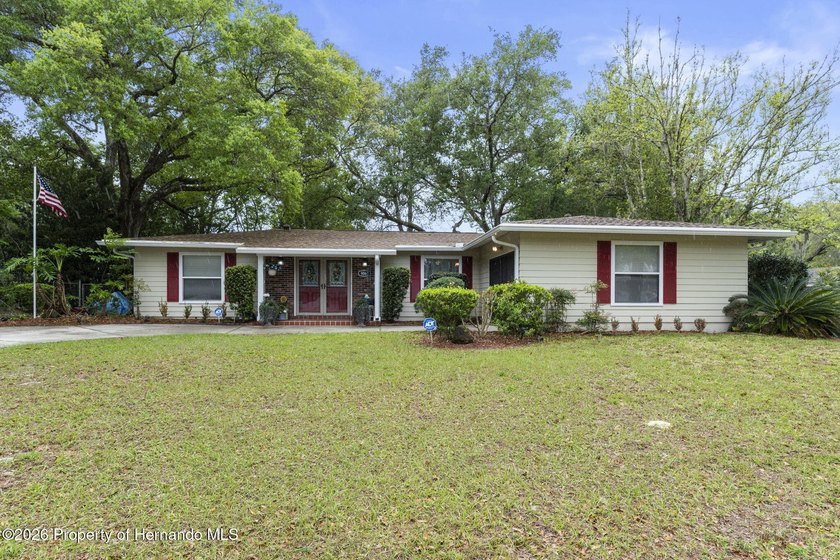 3/2/2 Home - NO HOA - NOT IN A FLOOD ZONE - BEAUTIFULLY - photo 2
