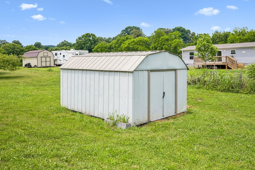 Welcome to peaceful country living in the charming Sweetwater - photo 31