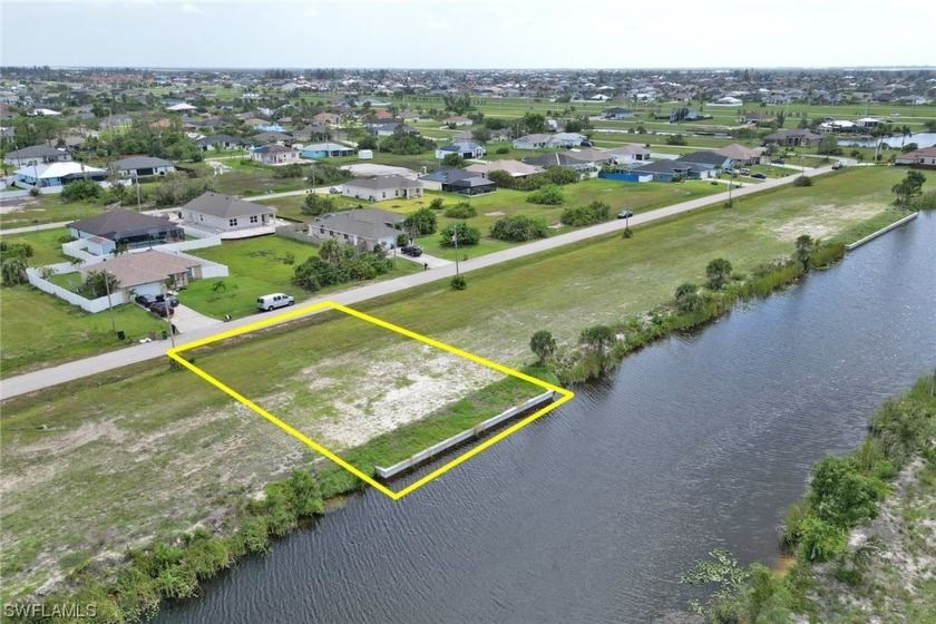 SUPER DEAL on this gorgeous waterfront lot with brand NEW - photo 3