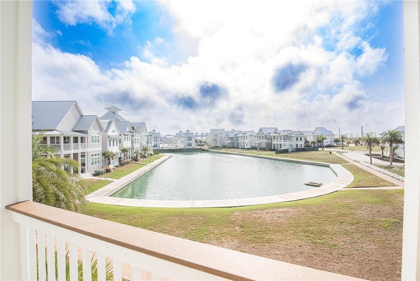 A REMARKABLE LAKESIDE RETREAT IN THE HEART OF CINNAMON SHORE - photo 30