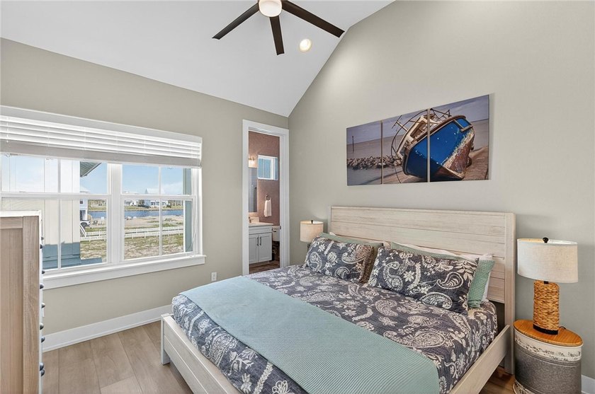 A REMARKABLE LAKESIDE RETREAT IN THE HEART OF CINNAMON SHORE - photo 31
