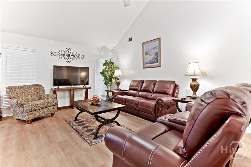 Open floor plan with Cathedral Ceiling in living room, French - photo 3