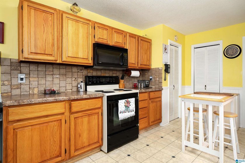 New Listing in Hueytown. This home is in a great location and - photo 10