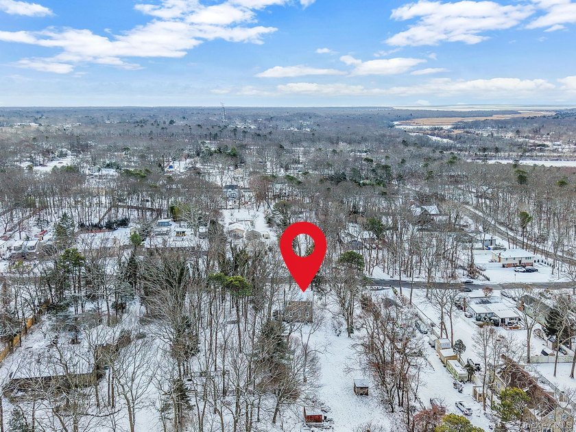 This cute and cozy Farmhouse sits high on a hill on 1.14 acres - photo 23