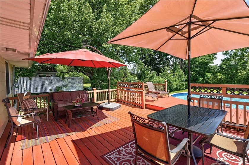 Beautifully maintained 3-bedroom, 1.5-bath ranch ready for its - photo 11