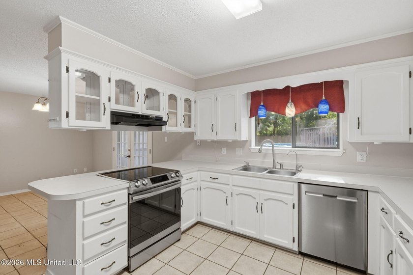 Discover your own private oasis in the charming Heron Bayou - photo 13
