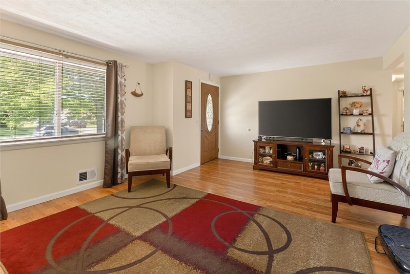 Beautifully maintained 3-bedroom, 1.5-bath ranch ready for its - photo 18