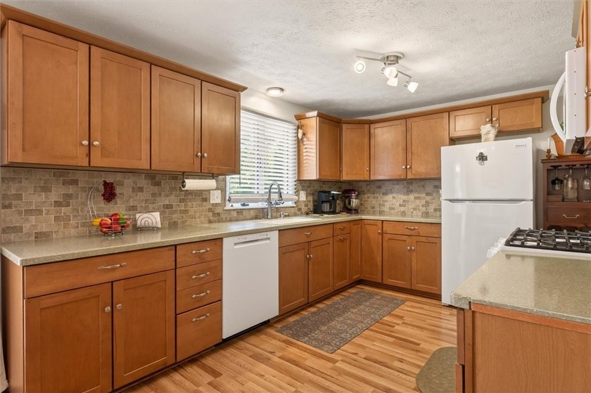 Beautifully maintained 3-bedroom, 1.5-bath ranch ready for its - photo 24
