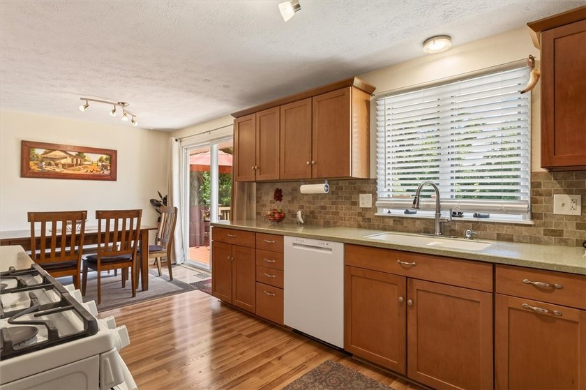Beautifully maintained 3-bedroom, 1.5-bath ranch ready for its - photo 27