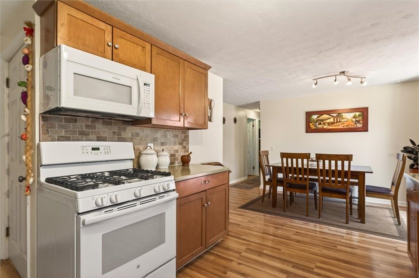 Beautifully maintained 3-bedroom, 1.5-bath ranch ready for its - photo 28