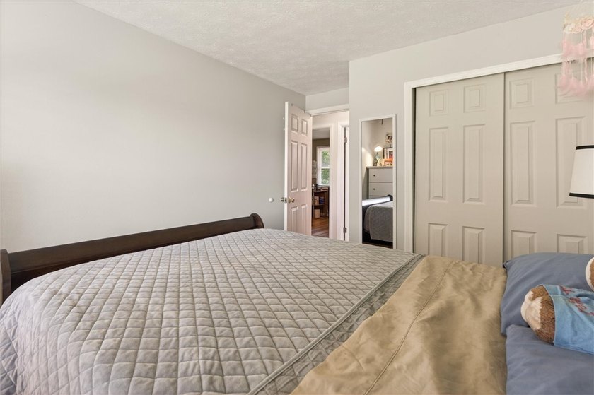 Beautifully maintained 3-bedroom, 1.5-bath ranch ready for its - photo 37