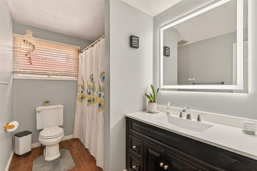 Beautifully maintained 3-bedroom, 1.5-bath ranch ready for its - photo 38