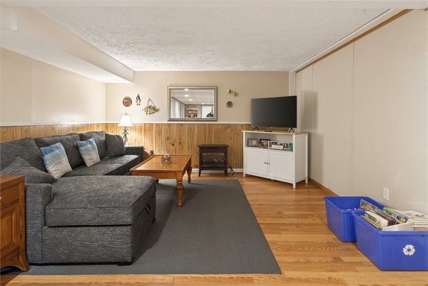 Beautifully maintained 3-bedroom, 1.5-bath ranch ready for its - photo 41