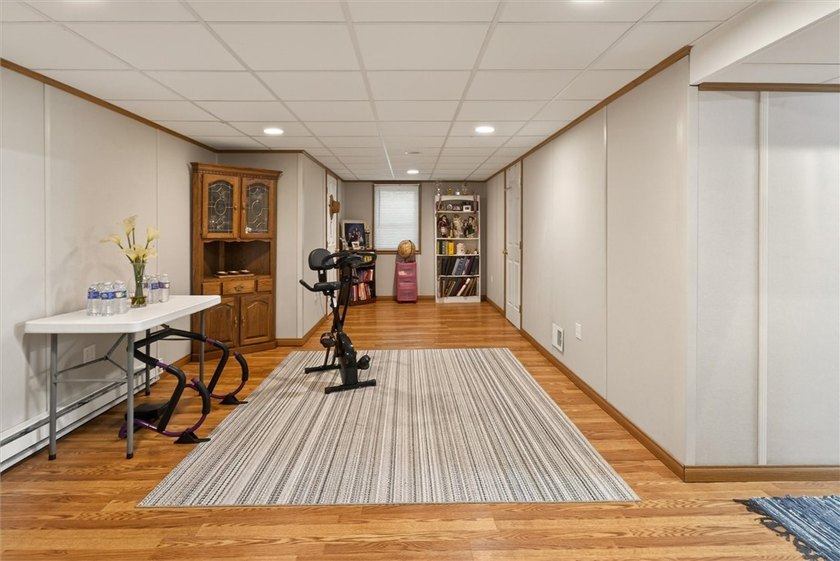 Beautifully maintained 3-bedroom, 1.5-bath ranch ready for its - photo 42