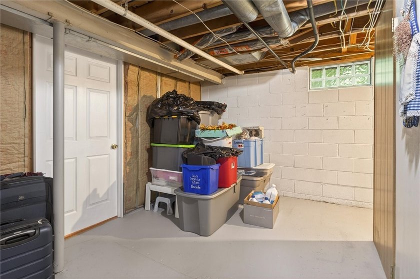 Beautifully maintained 3-bedroom, 1.5-bath ranch ready for its - photo 48
